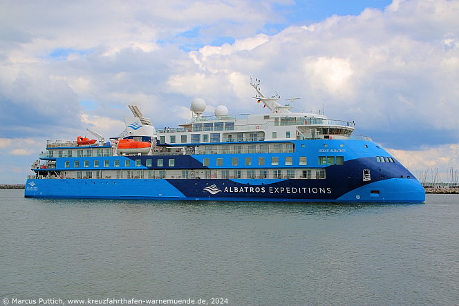 Das Kreuzfahrtschiff Kreuzfahrtschiff OCEAN ALBATROS am 05. Mai 2024 im Kreuzfahrthafen Warnem&uuml;nde in der Hansestadt Rostock (Erstanlauf).
