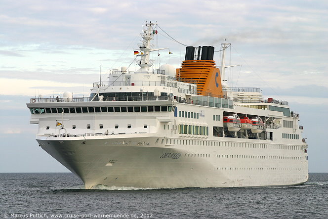 Das Kreuzfahrtschiff COSTA VOYAGER am 10. Juni 2012 im Ostseebad Warnem&uuml;nde (Erstanlauf).