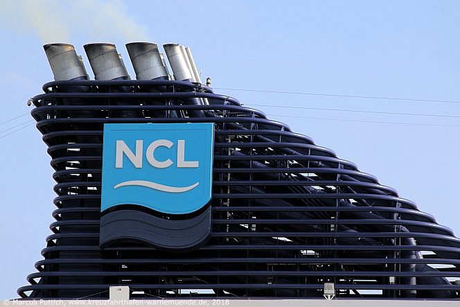 Das Kreuzfahrtschiff NORWEGIAN JADE am 15. Juli 2018 in Hamburg (Deutschland).