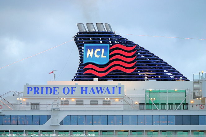 Das Kreuzfahrtschiff PRIDE OF HAWAI'I am 03. April 2006 in Hamburg (Deutschland).