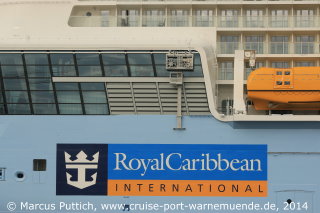Das Kreuzfahrtschiff QUANTUM OF THE SEAS von der Kreuzfahrtreederei Royal Caribbean International am 23. Oktober 2014 in Hamburg (Deutschland).