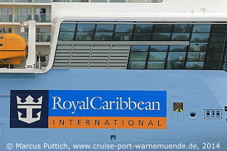 Das Kreuzfahrtschiff QUANTUM OF THE SEAS von der Kreuzfahrtreederei Royal Caribbean International am 23. Oktober 2014 in Hamburg (Deutschland).