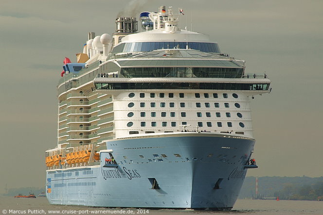 Das Kreuzfahrtschiff QUANTUM OF THE SEAS von der Kreuzfahrtreederei Royal Caribbean International am 23. Oktober 2014 in Hamburg (Deutschland).