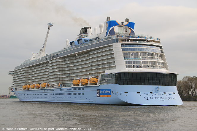 Das Kreuzfahrtschiff QUANTUM OF THE SEAS von der Kreuzfahrtreederei Royal Caribbean International am 23. Oktober 2014 in Hamburg (Deutschland).