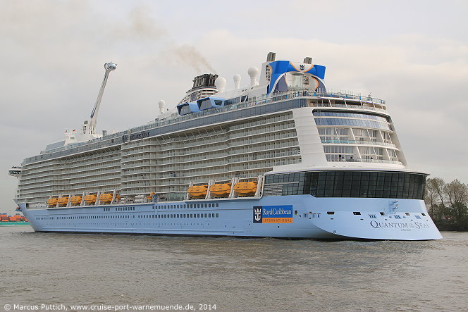 Das Kreuzfahrtschiff QUANTUM OF THE SEAS von der Kreuzfahrtreederei Royal Caribbean International am 23. Oktober 2014 in Hamburg (Deutschland).
