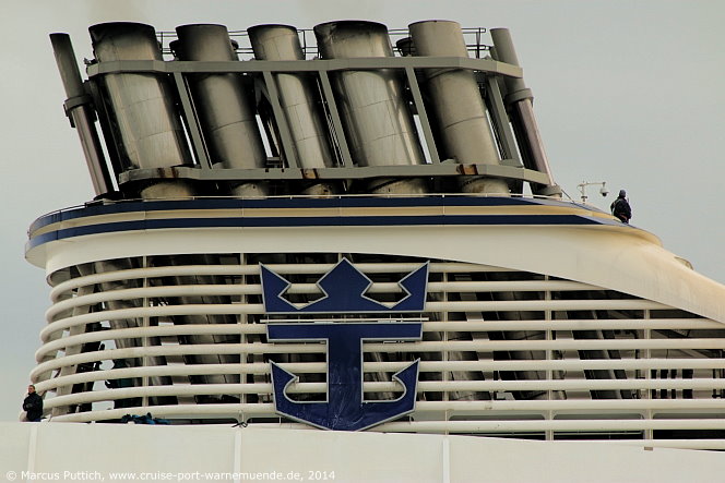 Das Kreuzfahrtschiff QUANTUM OF THE SEAS von der Kreuzfahrtreederei Royal Caribbean International am 23. Oktober 2014 in Hamburg (Deutschland).
