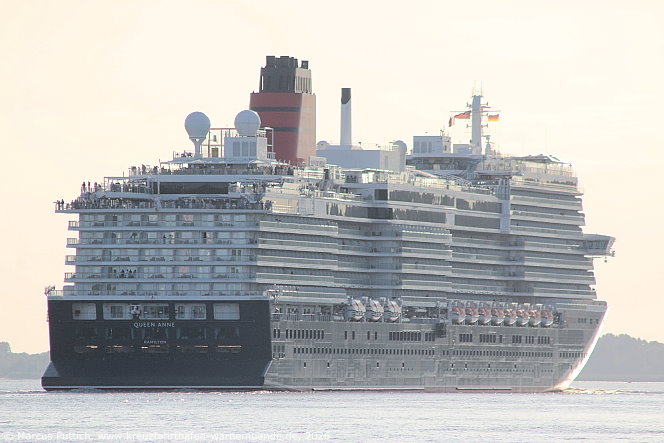 Das Kreuzfahrtschiff QUEEN ANNE von der Kreuzfahrtreederei Cunard Line am 14. Juli 2026 in Hamburg (Deutschland).