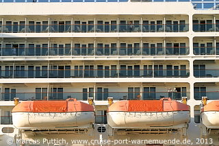 Das Kreuzfahrtschiff QUEEN MARY 2 am 24. August 2013 in Hamburg (Deutschland).