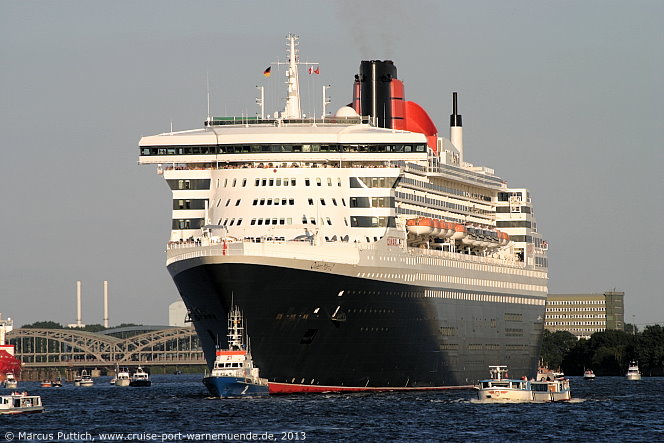 Das Kreuzfahrtschiff QUEEN MARY 2 am 24. August 2013 in Hamburg (Deutschland).