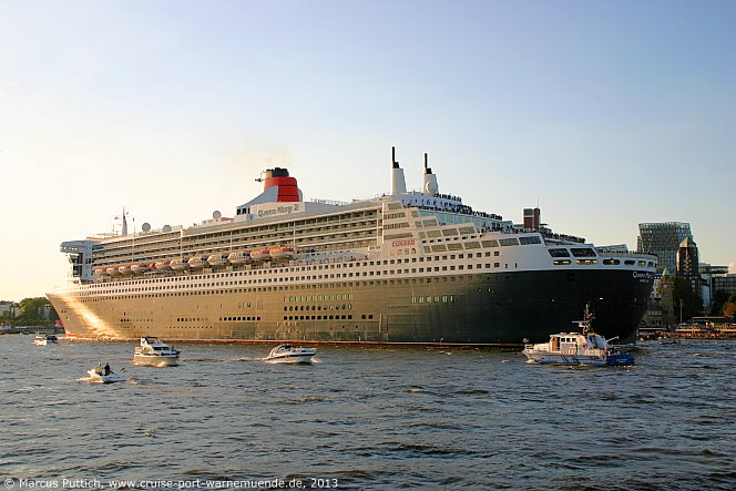 Das Kreuzfahrtschiff QUEEN MARY 2 am 24. August 2013 in Hamburg (Deutschland).