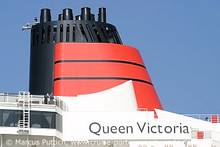 Das Kreuzfahrtschiff QUEEN VICTORIA am 11. Juni 2013 im Kreuzfahrthafen Warnemünde in der Hansestadt Rostock (Erstanlauf).
