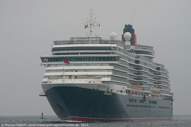 Das Kreuzfahrtschiff QUEEN VICTORIA am 11. Juni 2013 im Kreuzfahrthafen Warnemünde in der Hansestadt Rostock (Erstanlauf).