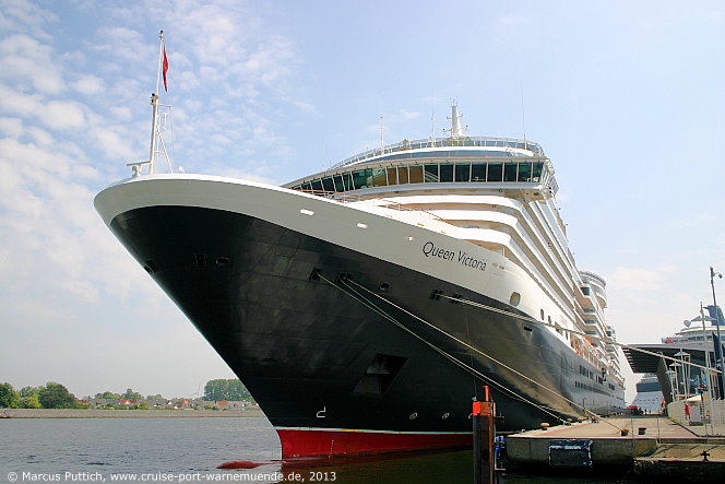 Das Kreuzfahrtschiff QUEEN VICTORIA am 11. Juni 2013 im Kreuzfahrthafen Warnemünde in der Hansestadt Rostock (Erstanlauf).