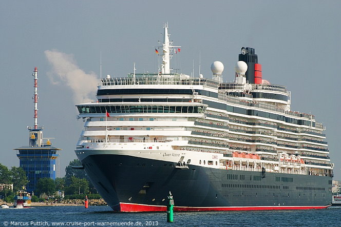 Das Kreuzfahrtschiff QUEEN VICTORIA am 11. Juni 2013 im Kreuzfahrthafen Warnemünde in der Hansestadt Rostock (Erstanlauf).