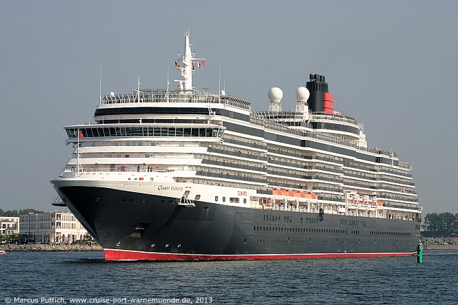 Das Kreuzfahrtschiff QUEEN VICTORIA am 11. Juni 2013 im Kreuzfahrthafen Warnemünde in der Hansestadt Rostock (Erstanlauf).
