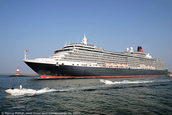 Das Kreuzfahrtschiff QUEEN VICTORIA am 11. Juni 2013 im Kreuzfahrthafen Warnemünde in der Hansestadt Rostock (Erstanlauf).