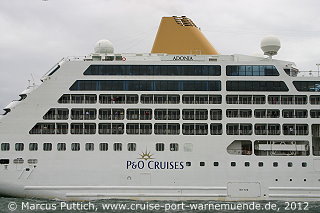 Das Kreuzfahrtschiff ADONIA am 30. Mai 2012 im Kreuzfahrthafen Warnem&uuml;nde in der Hansestadt Rostock.
