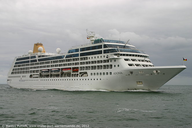 Das Kreuzfahrtschiff ADONIA am 30. Mai 2012 im Kreuzfahrthafen Warnem&uuml;nde in der Hansestadt Rostock.
