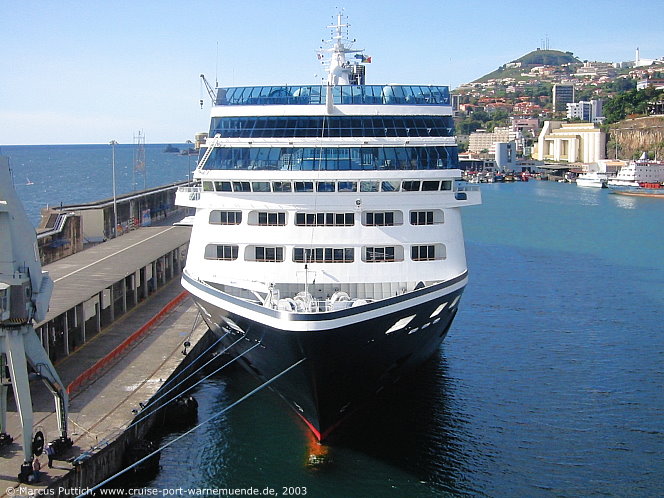Das Kreuzfahrtschiff MINERVA II am 08. Dezember 2003 in Funchal auf der Insel Madeira (Portugal).
