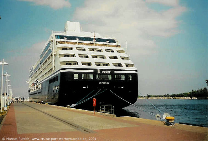 Das Kreuzfahrtschiff R EIGHT im Juli 2001 im Kreuzfahrthafen Warnemünde in der Hansestadt Rostock.