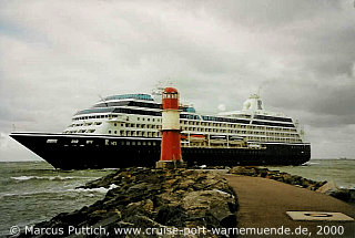 Kreuzfahrtschiff R SIX am 27. Juni 2000 im Kreuzfahrthafen Warnem&uuml;nde in der Hansestadt Rostock (Erstanlauf).