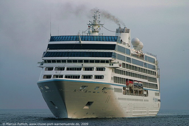 Kreuzfahrtschiff AZAMARA JOURNEY am 06. August 2009 im Kreuzfahrthafen Warnem&uuml;nde in der Hansestadt Rostock.