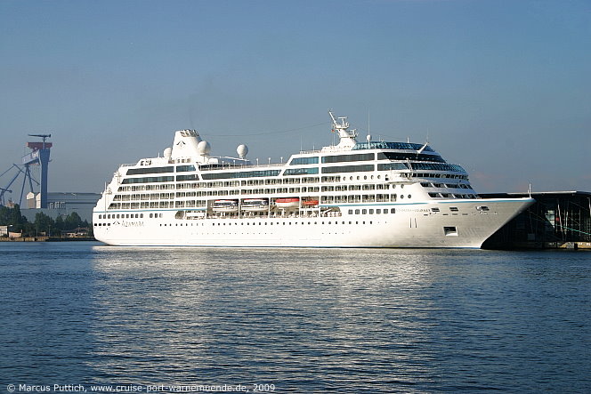Kreuzfahrtschiff AZAMARA JOURNEY am 06. August 2009 im Kreuzfahrthafen Warnem&uuml;nde in der Hansestadt Rostock.