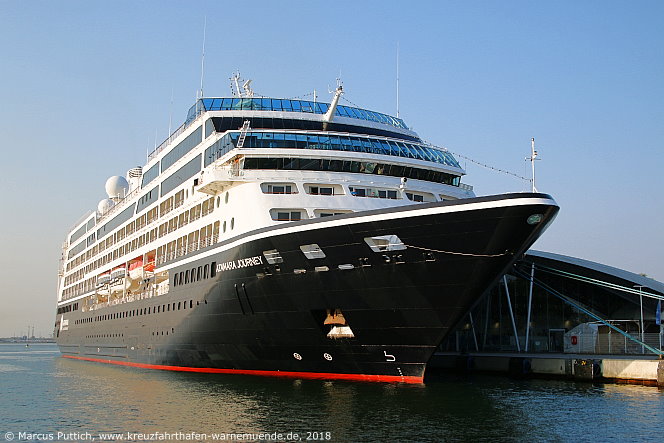Kreuzfahrtschiff AZAMARA JOURNEY am 09. August 2018 im Kreuzfahrthafen Warnem&uuml;nde in der Hansestadt Rostock.