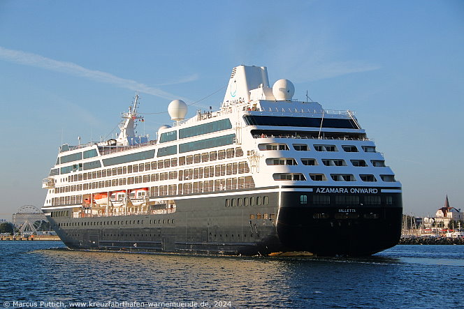 Das Kreuzfahrtschiff Kreuzfahrtschiff AZAMARA ONWARD am 27. August 2024 im Kreuzfahrthafen Warnemünde in der Hansestadt Rostock (Erstanlauf).