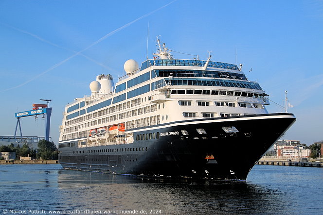 Das Kreuzfahrtschiff Kreuzfahrtschiff AZAMARA ONWARD am 27. August 2024 im Kreuzfahrthafen Warnemünde in der Hansestadt Rostock (Erstanlauf).