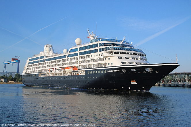 Das Kreuzfahrtschiff Kreuzfahrtschiff AZAMARA ONWARD am 27. August 2024 im Kreuzfahrthafen Warnemünde in der Hansestadt Rostock (Erstanlauf).