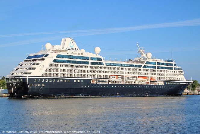 Das Kreuzfahrtschiff Kreuzfahrtschiff AZAMARA ONWARD am 27. August 2024 im Kreuzfahrthafen Warnemünde in der Hansestadt Rostock (Erstanlauf).