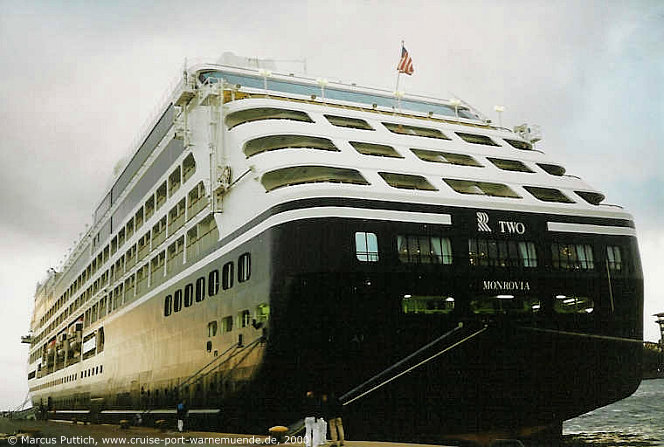 Das Kreuzfahrtschiff R TWO am 25. August 2000 im Kreuzfahrthafen Warnemünde in der Hansestadt Rostock.