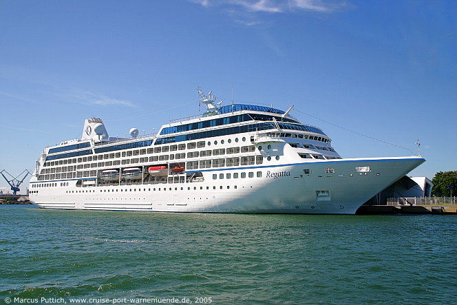 Das Kreuzfahrtschiff REGATTA am 18. Juni 2005 im Kreuzfahrthafen Warnem&uuml;nde in der Hansestadt Rostock.