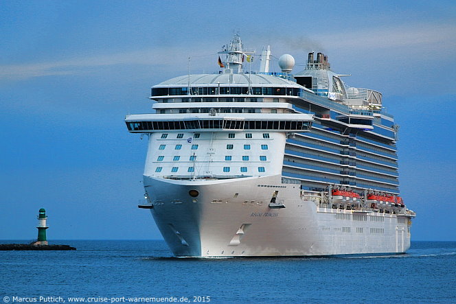 Das Kreuzfahrtschiff REGAL PRINCESS am 05. Mai 2015 im Kreuzfahrthafen Warnem&uuml;nde in der Hansestadt Rostock (Erstanlauf).