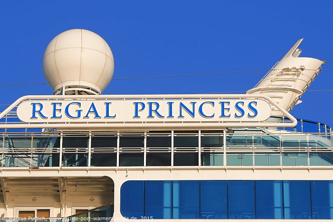 Das Kreuzfahrtschiff REGAL PRINCESS am 07. Juni 2015 im Kreuzfahrthafen Warnem&uuml;nde in der Hansestadt Rostock.