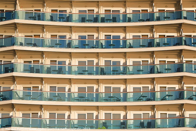 Das Kreuzfahrtschiff REGAL PRINCESS am 07. Juni 2015 im Kreuzfahrthafen Warnem&uuml;nde in der Hansestadt Rostock.