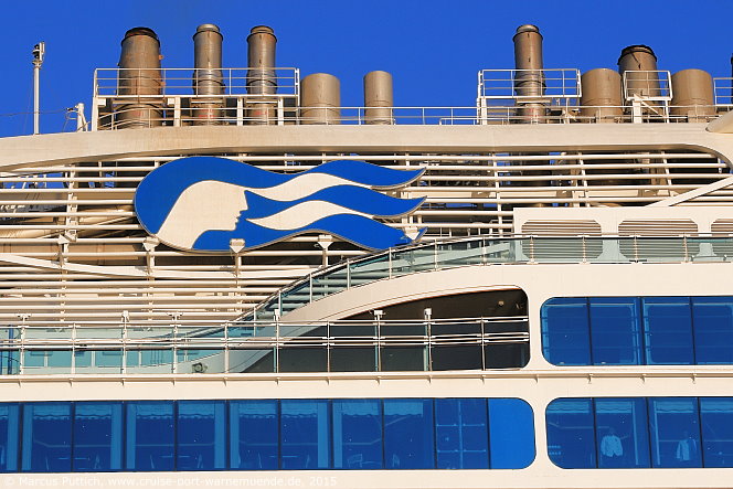 Das Kreuzfahrtschiff REGAL PRINCESS am 07. Juni 2015 im Kreuzfahrthafen Warnem&uuml;nde in der Hansestadt Rostock.