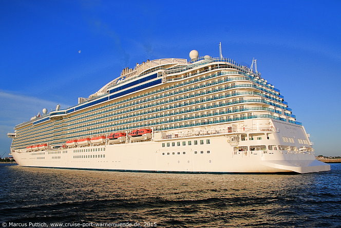 Das Kreuzfahrtschiff REGAL PRINCESS am 07. Juni 2015 im Kreuzfahrthafen Warnem&uuml;nde in der Hansestadt Rostock.