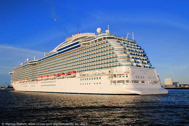 Das Kreuzfahrtschiff REGAL PRINCESS am 07. Juni 2015 im Kreuzfahrthafen Warnem&uuml;nde in der Hansestadt Rostock.