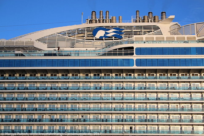 Das Kreuzfahrtschiff REGAL PRINCESS am 25. Mai 2017 im Kreuzfahrthafen Warnem&uuml;nde in der Hansestadt Rostock.