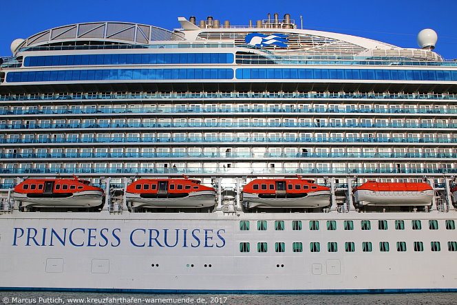 Das Kreuzfahrtschiff REGAL PRINCESS am 25. Mai 2017 im Kreuzfahrthafen Warnem&uuml;nde in der Hansestadt Rostock.