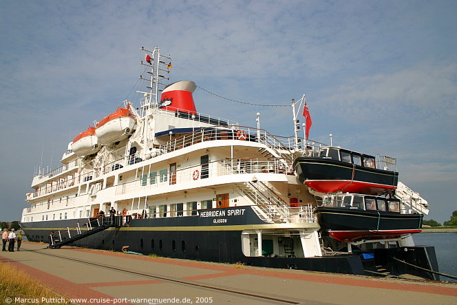 Das Kreuzfahrtschiff HEBRIDEAN SPIRIT am 14. Juli 2005 im Ostseebad Warnemünde (Erstanlauf).