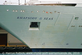 Das Kreuzfahrtschiff RHAPSODY OF THE SEAS am 29. September 2010 in Honolulu, HI (USA).