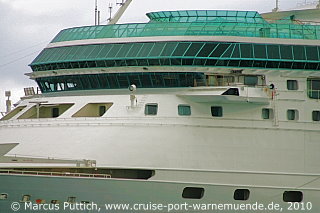 Das Kreuzfahrtschiff RHAPSODY OF THE SEAS am 29. September 2010 in Honolulu, HI (USA).