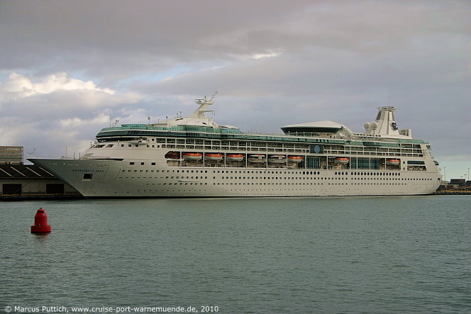 Das Kreuzfahrtschiff RHAPSODY OF THE SEAS am 29. September 2010 in Honolulu, HI (USA).