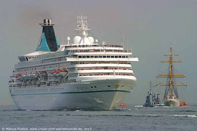 Das Kreuzfahrtschiff ARTANIA von der Kreuzfahrtreederei Phoenix Reisen am 10. August 2013 im Kreuzfahrthafen Warnem&uuml;nde in der Hansestadt Rostock.
