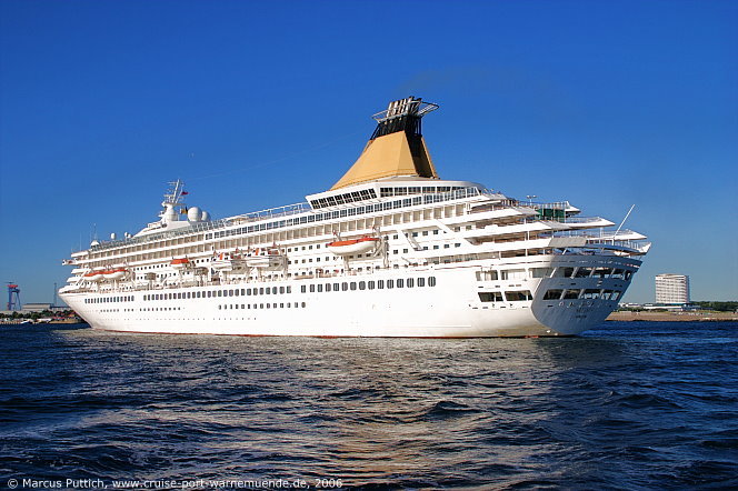 Das Kreuzfahrtschiff ARTEMIS von der Kreuzfahrtreederei P&O Cruises am 15. Juli 2006 im Kreuzfahrthafen Warnem&uuml;nde in der Hansestadt Rostock.