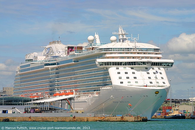 Das Kreuzfahrtschiff ROYAL PRINCESS am 14. Juni 2013 in Southampton (England).