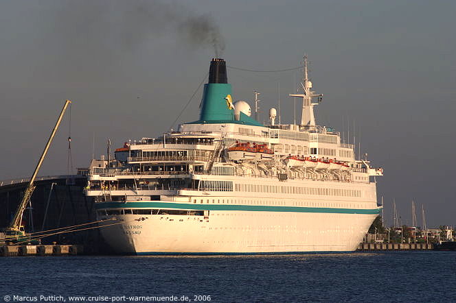 Das Kreuzfahrtschiff ALBATROS am 23. September 2006 im Kreuzfahrthafen Warnem&uuml;nde in der Hansestadt Rostock.
